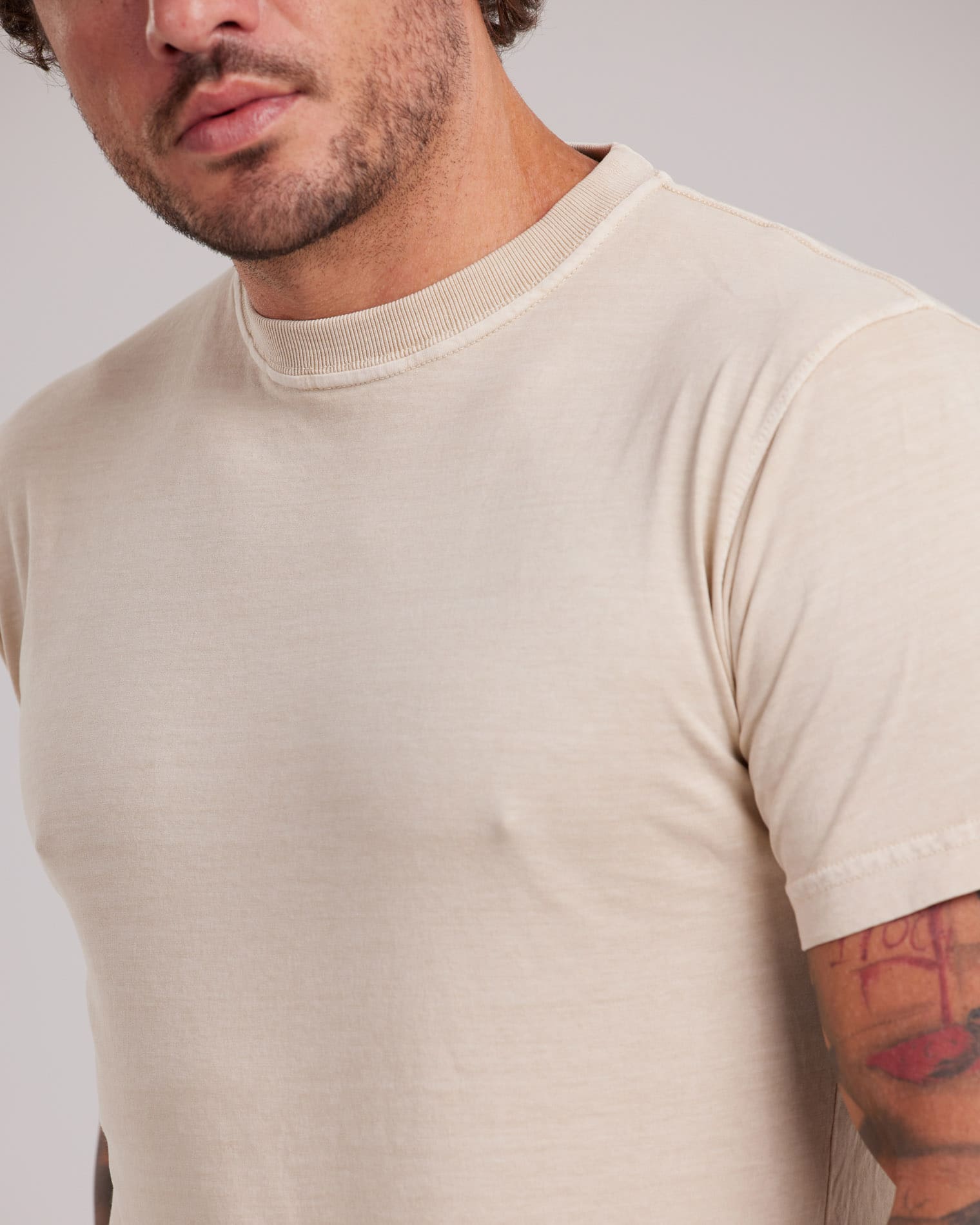 Camiseta Estonada Cores Vibrantes Bege — Lunfe Outlet — foto 7